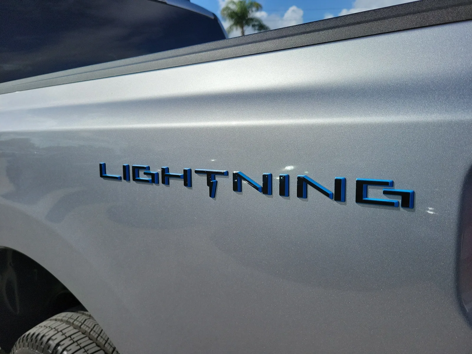 2025 Ford F-150 Lightning XLT photo 11
