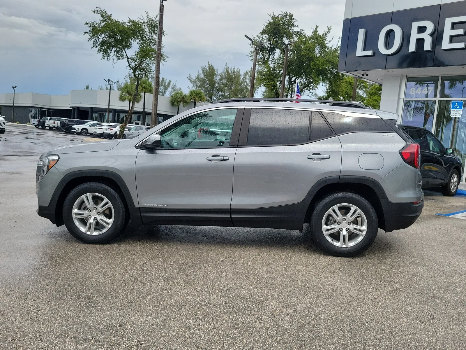 2023 GMC Terrain SLE photo 8