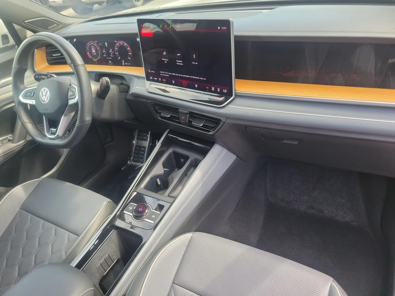 2025 Volkswagen Tiguan SEL R-Line photo 19