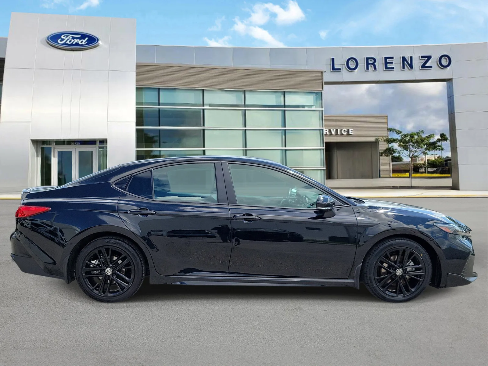 2026 Toyota Camry SE photo 4