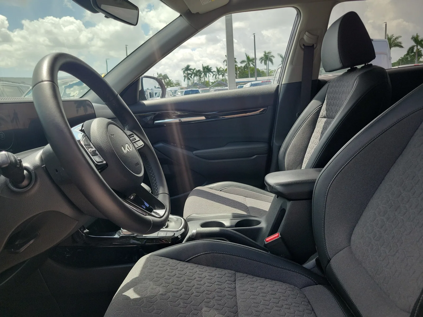 2024 Kia Seltos S photo 11