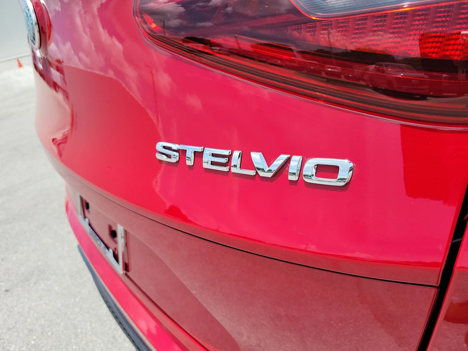 2022 Alfa Romeo Stelvio Veloce 4WD photo 31