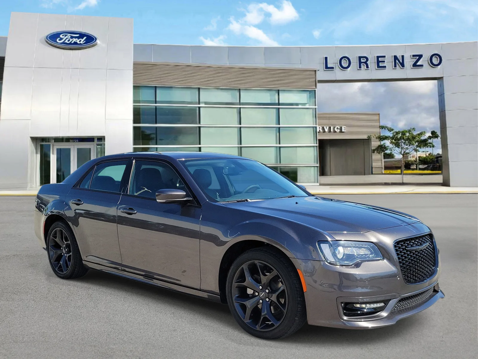 2023 Chrysler 300 Touring L photo 3