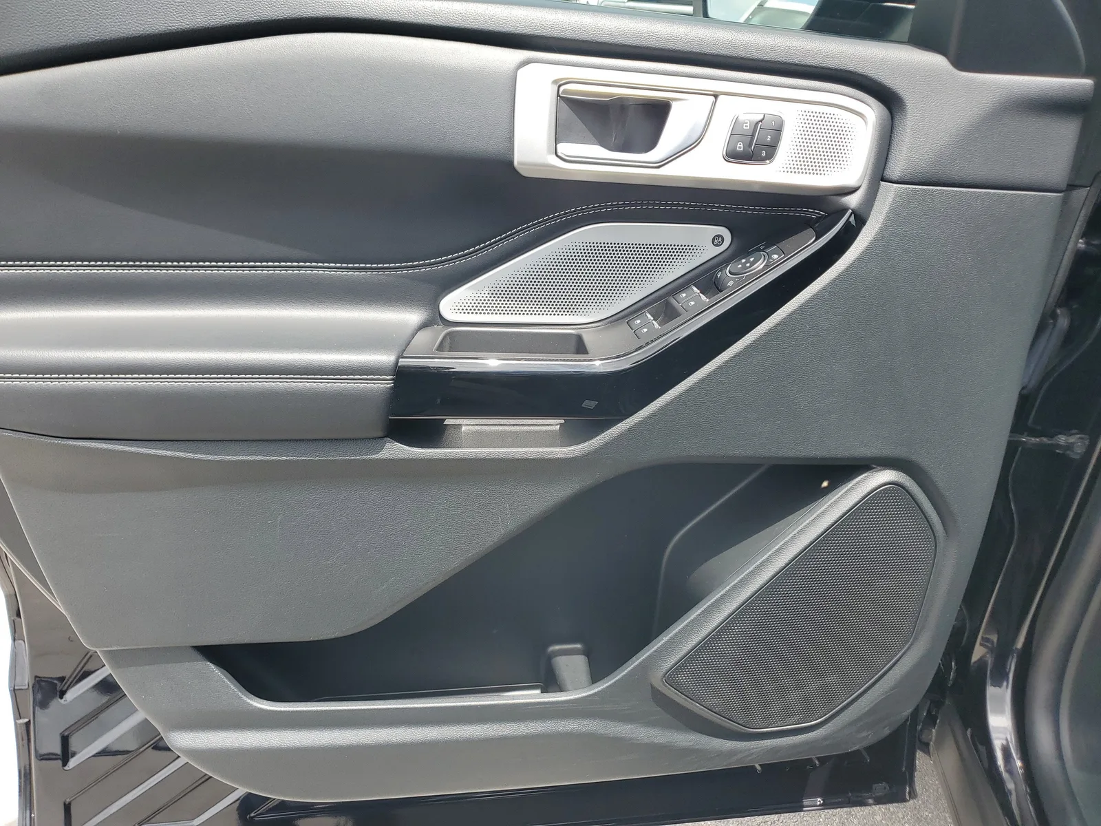 2023 Ford Explorer ST 4WD photo 28