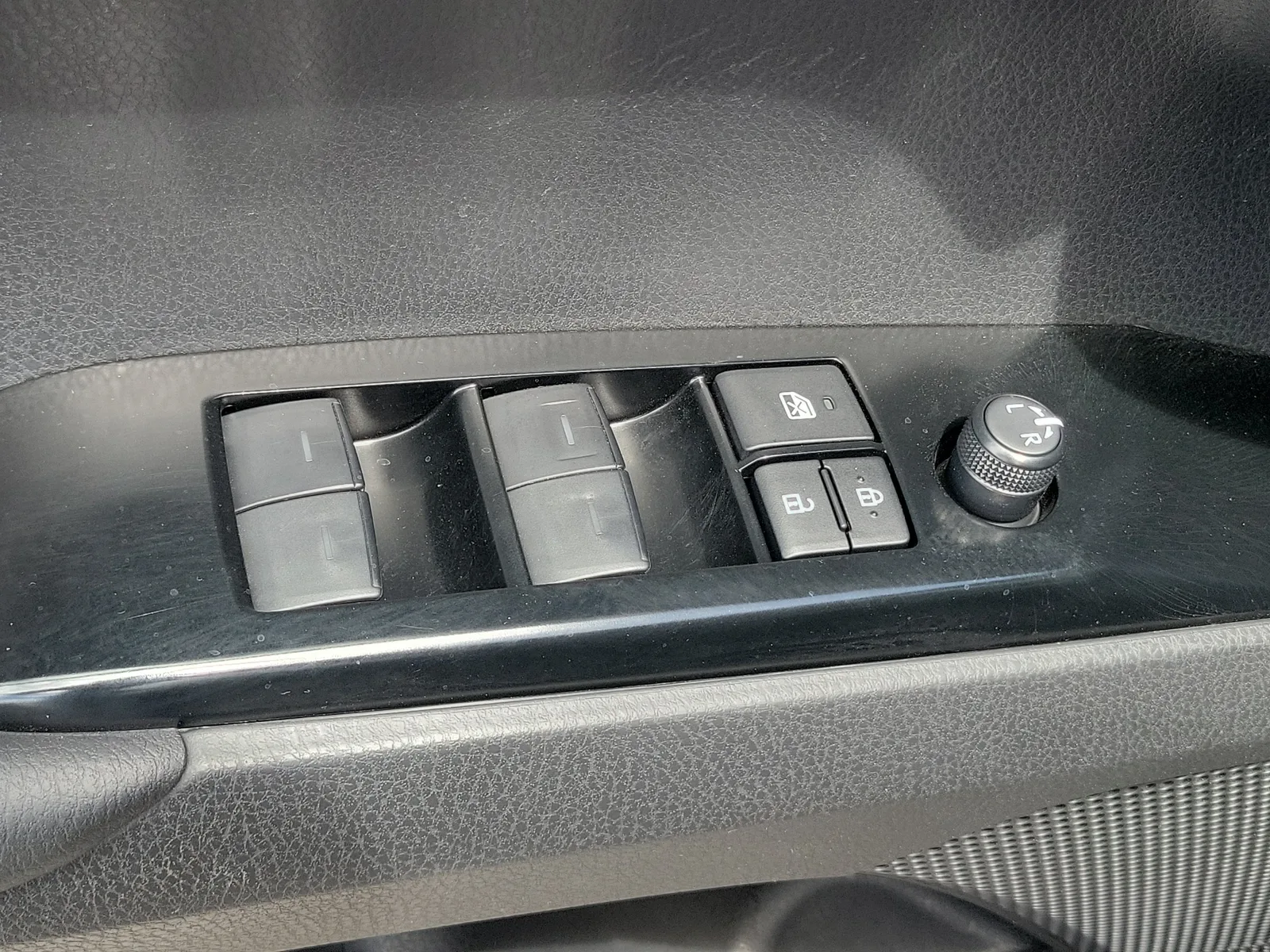 2025 Toyota Camry LE photo 34