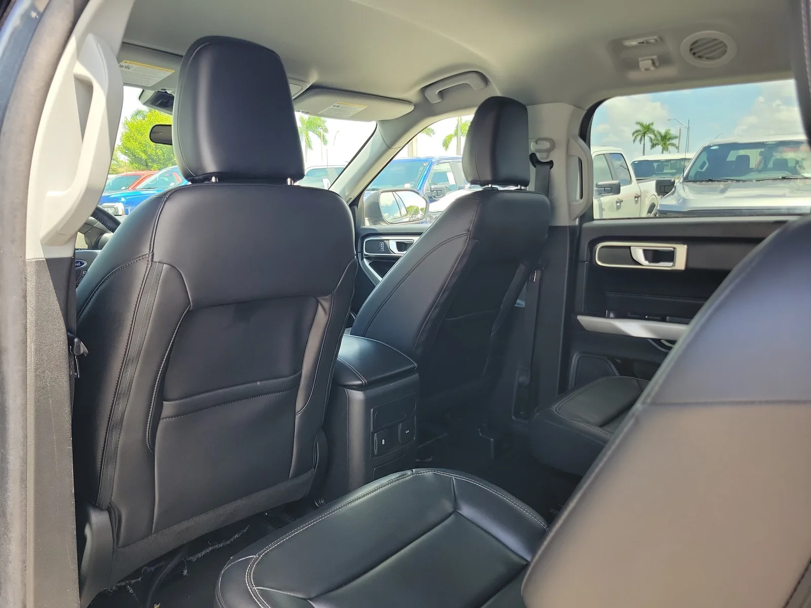 2023 Ford Explorer XLT photo 15