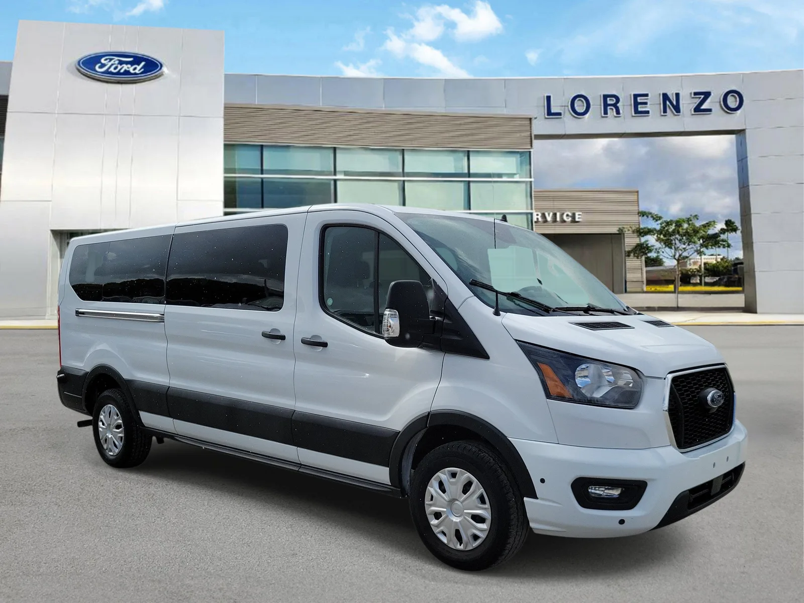 2024 Ford Transit Passenger Wagon XLT photo 3