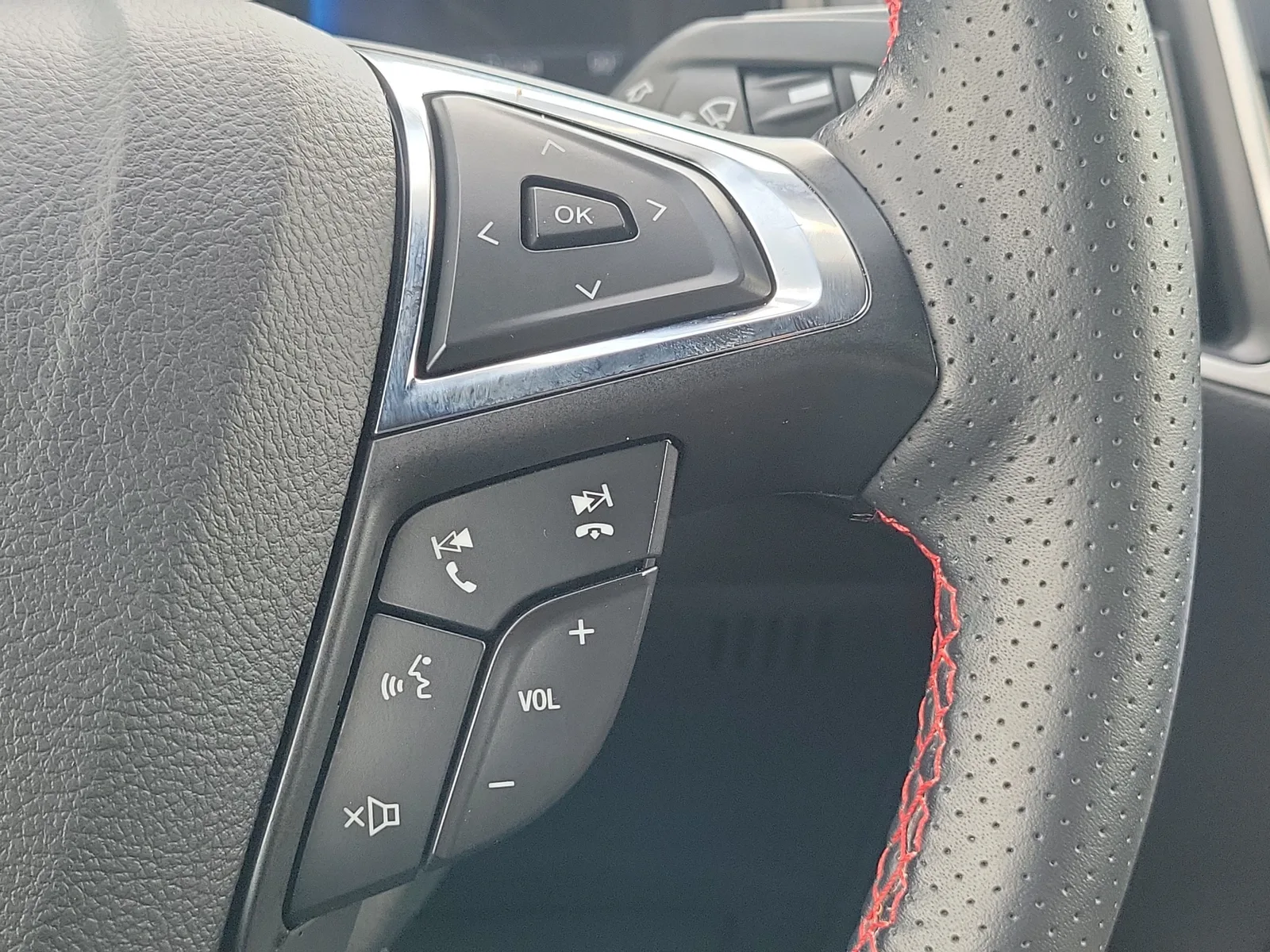 2024 Ford Edge ST-Line 4WD photo 23