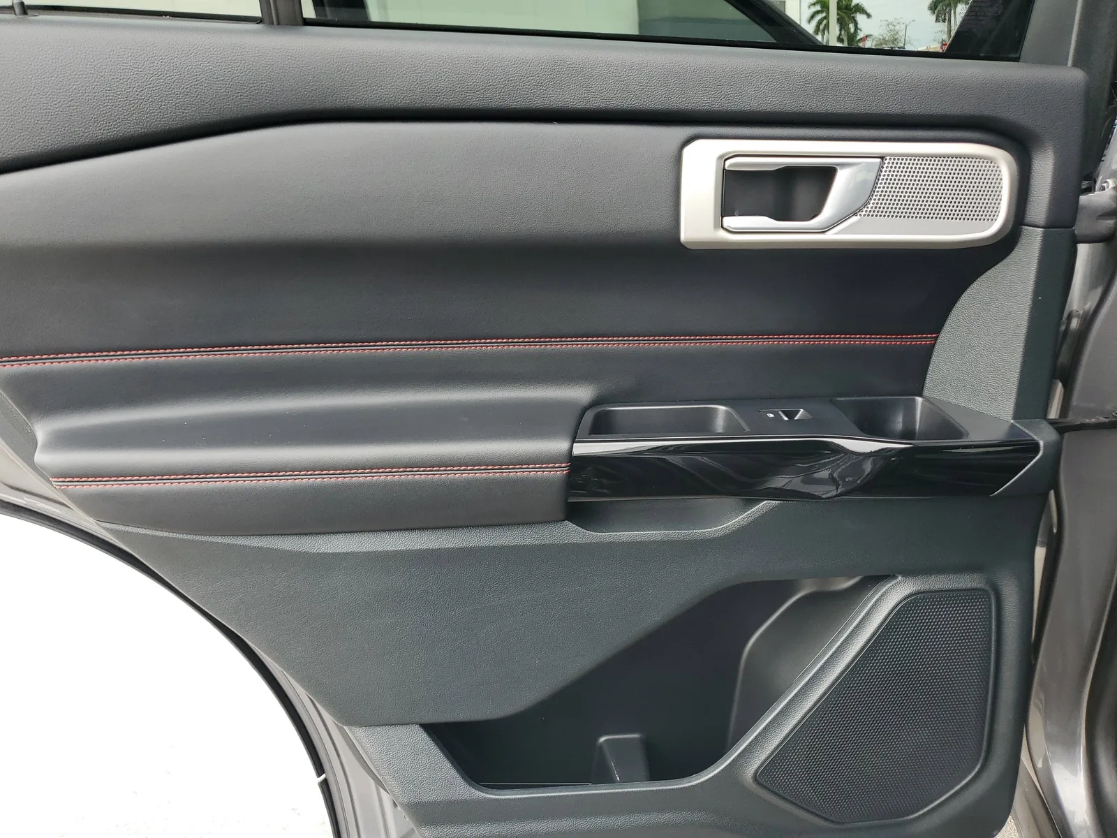 2023 Ford Explorer ST-Line photo 30