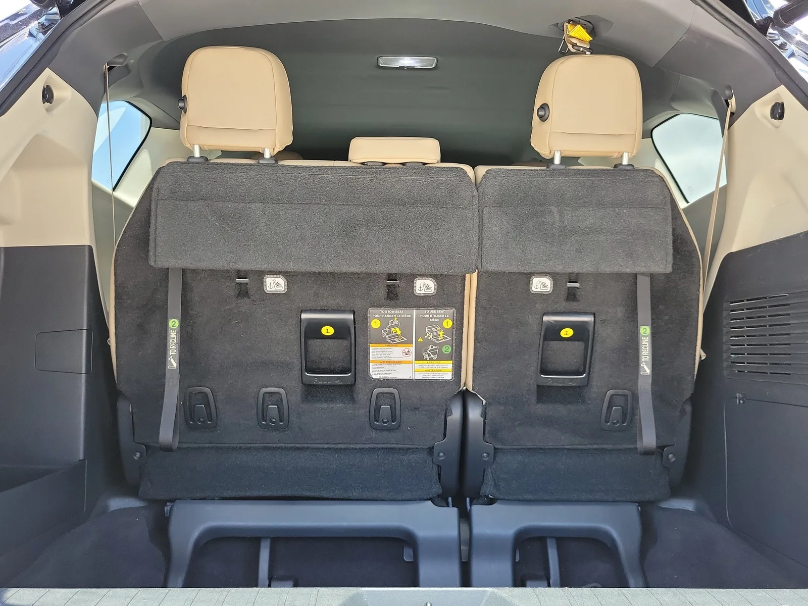 2021 Toyota Sienna XLE photo 11