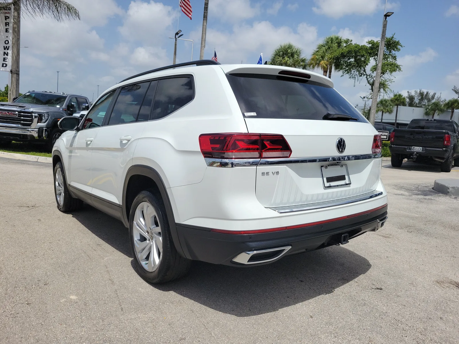 2023 Volkswagen Atlas 3.6L V6 SE w/Technology photo 7
