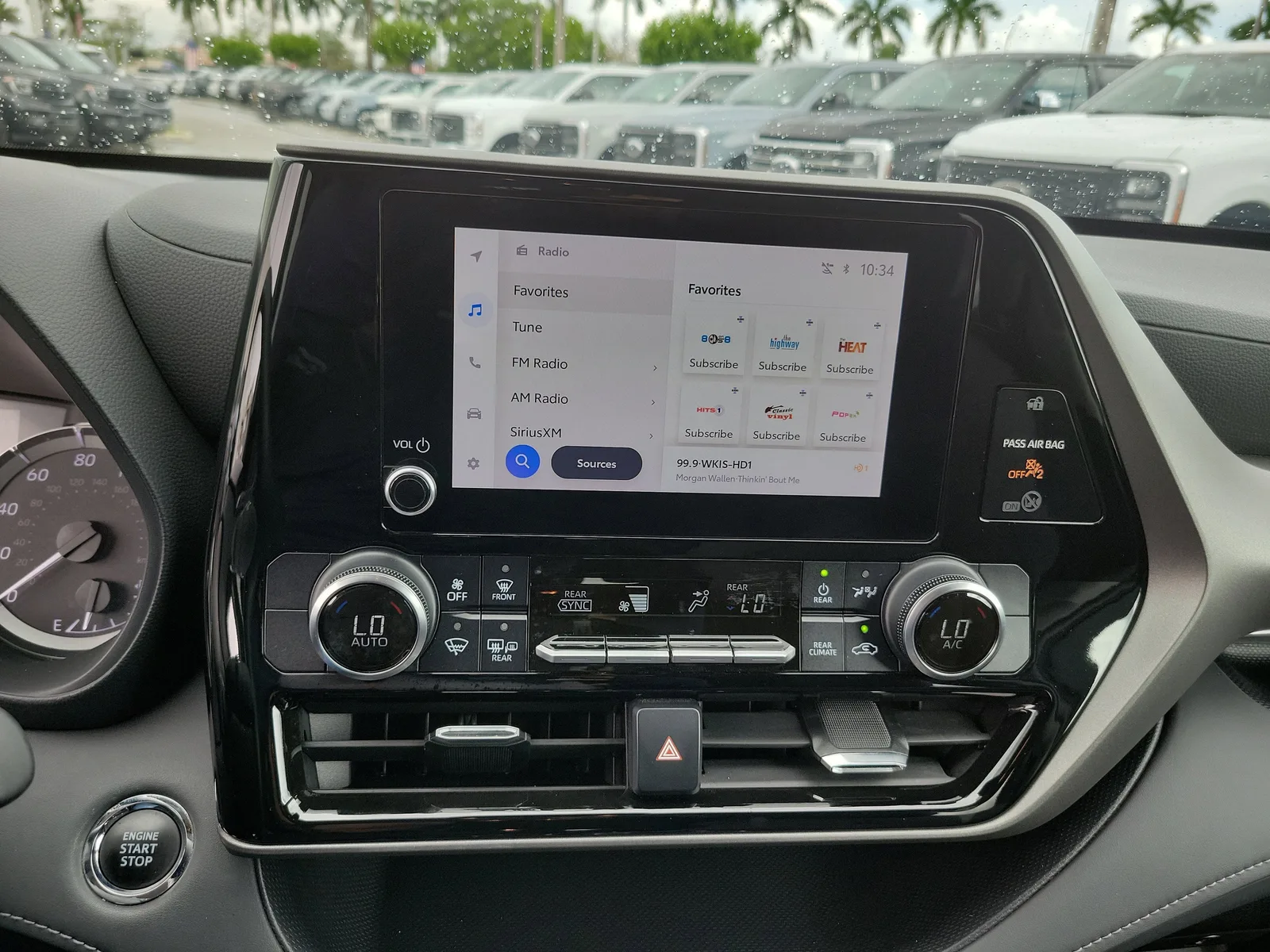 2023 Toyota Highlander LE photo 24