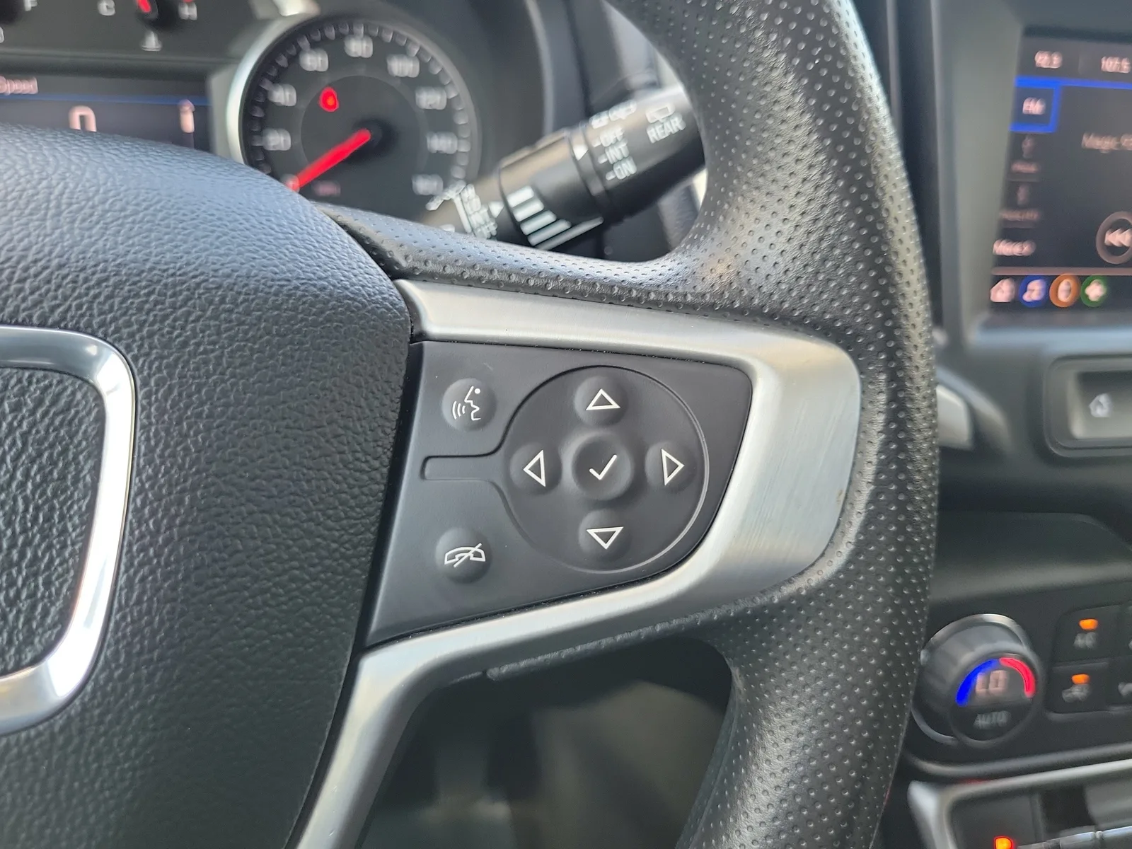 2022 GMC Terrain SLE photo 22