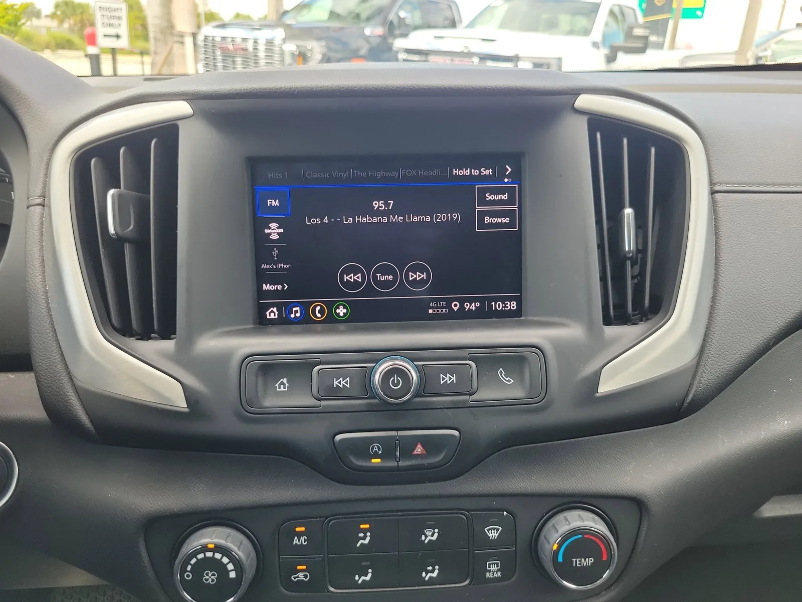 2023 GMC Terrain SLE photo 25