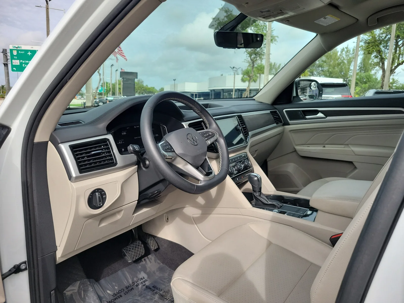 2022 Volkswagen Atlas 3.6L V6 SE w/Technology photo 9