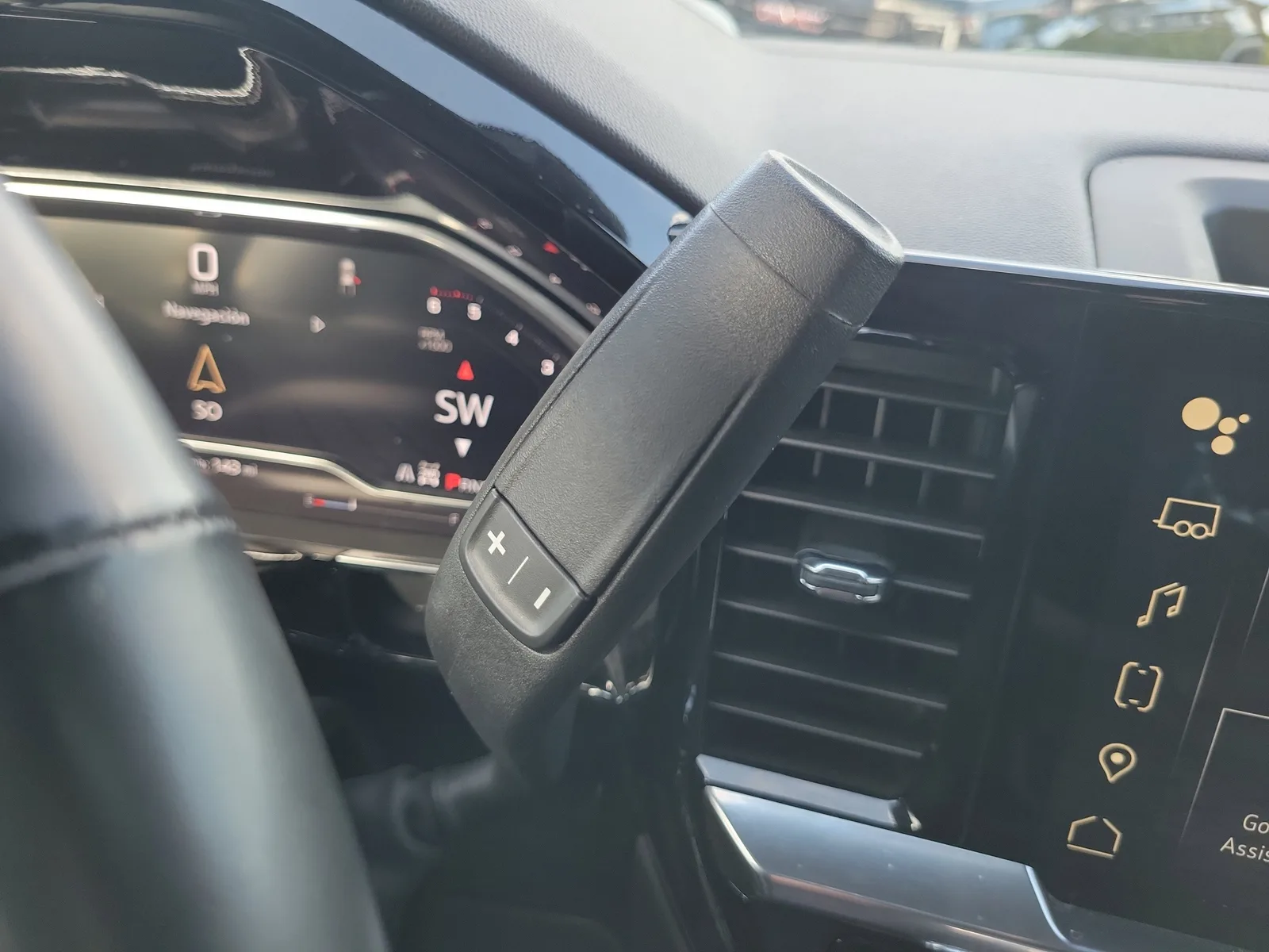 2024 GMC Sierra 1500 SLT photo 25
