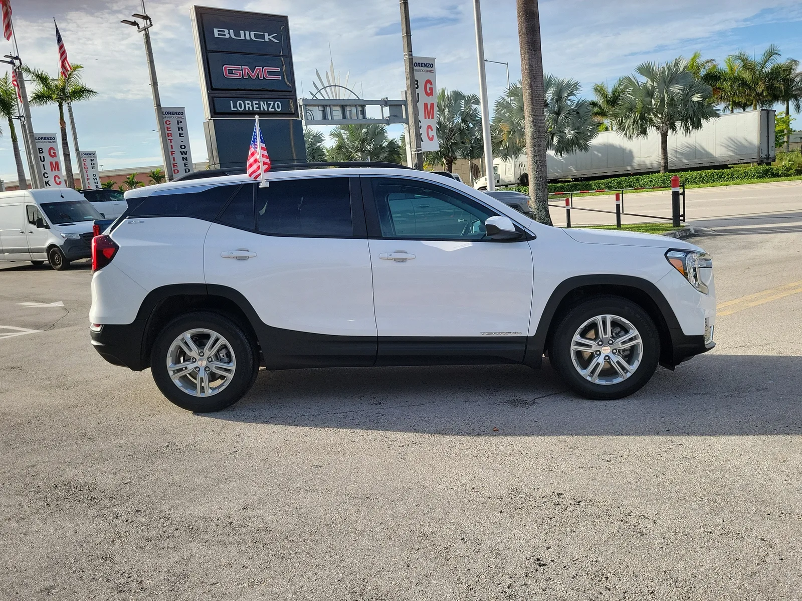 2023 GMC Terrain SLE photo 4