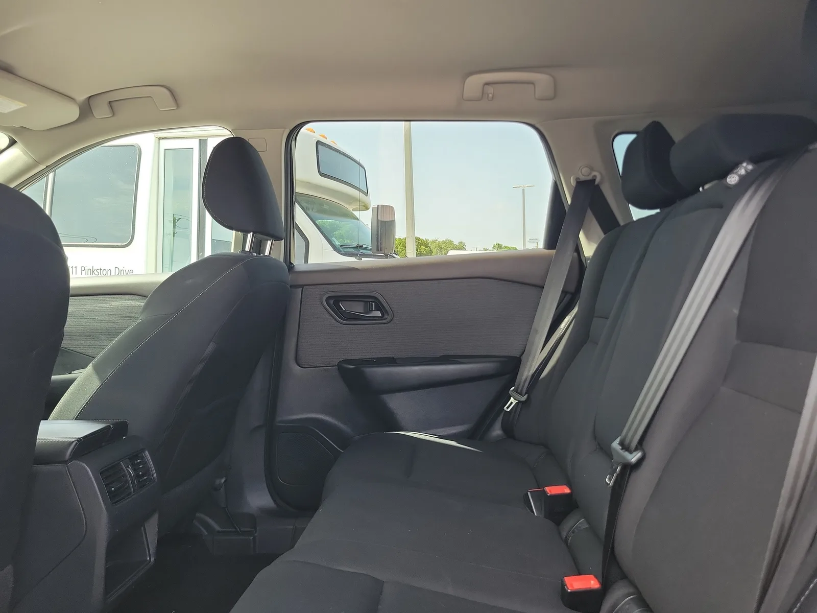 2023 Nissan Rogue S photo 13