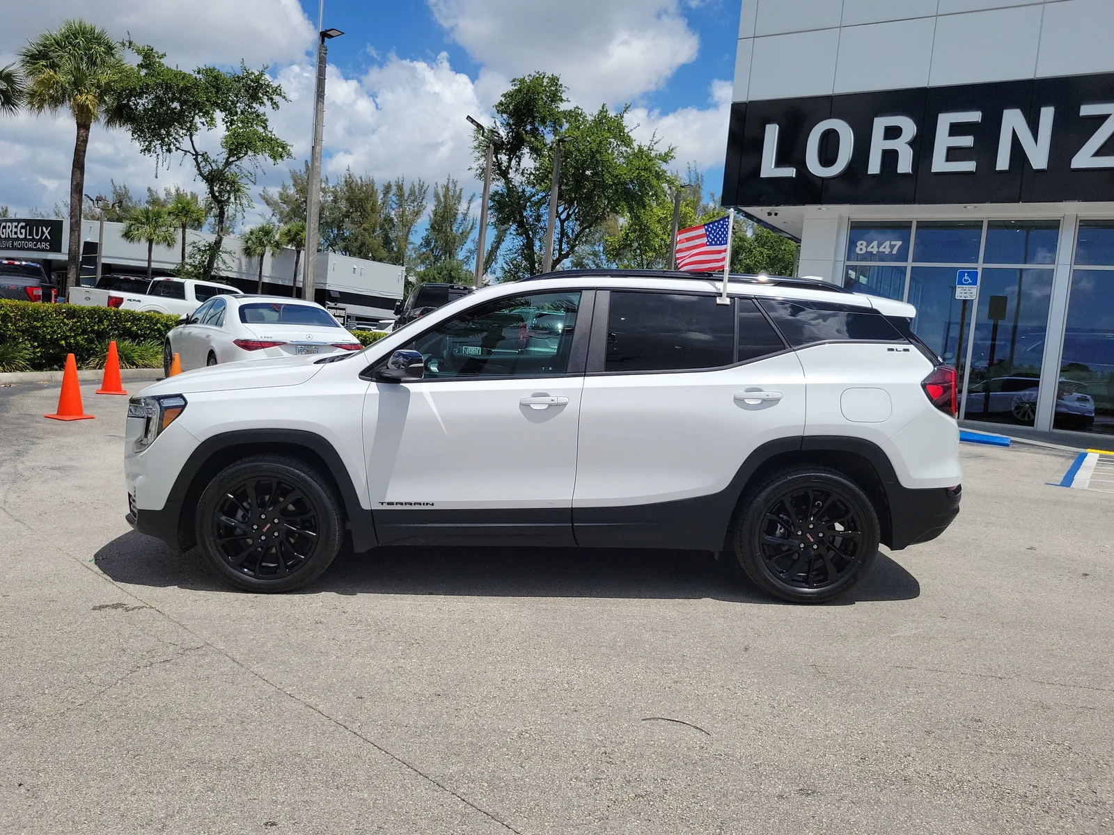 2023 GMC Terrain SLE photo 8