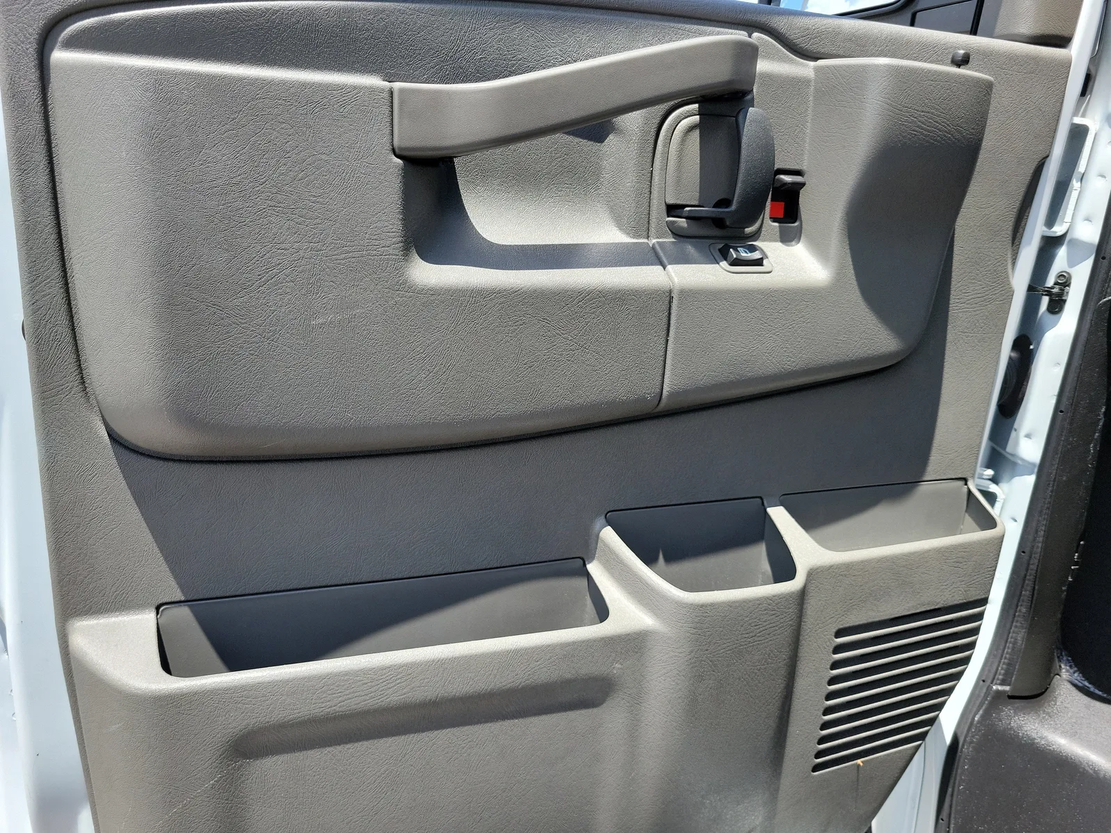 2025 Chevrolet Express Passenger LT photo 15