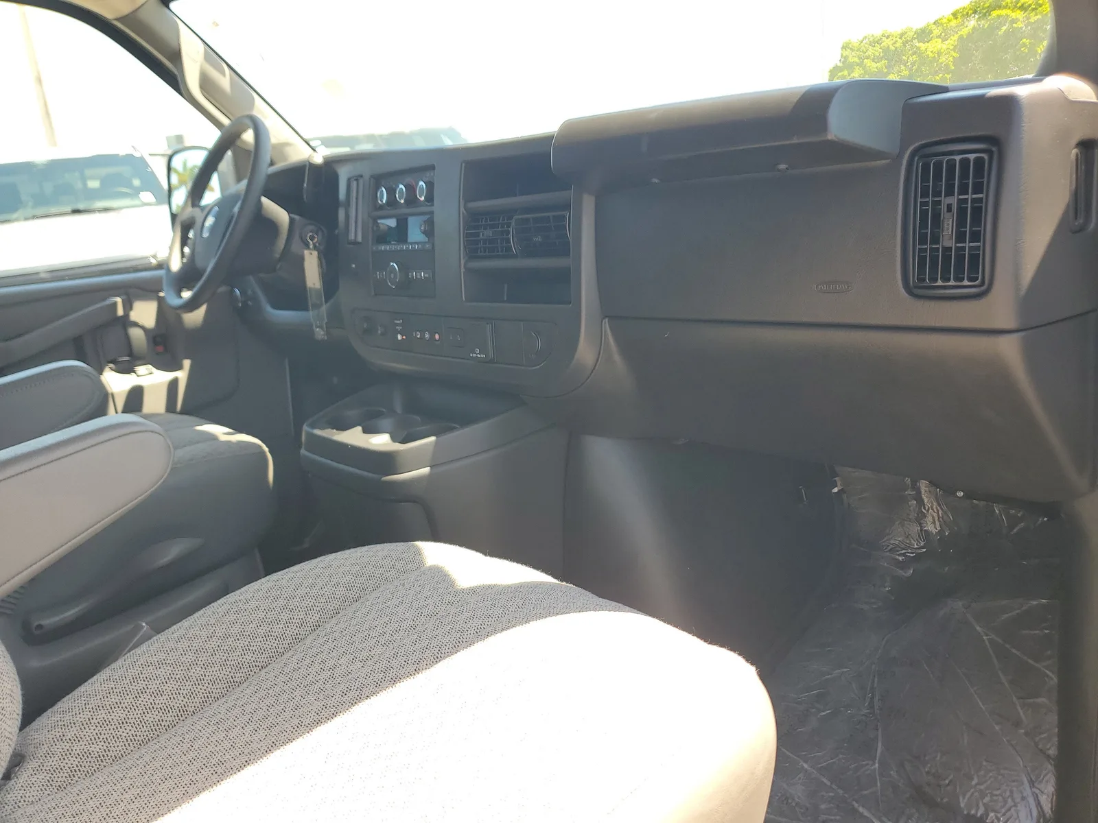 2025 Chevrolet Express Passenger LT photo 19