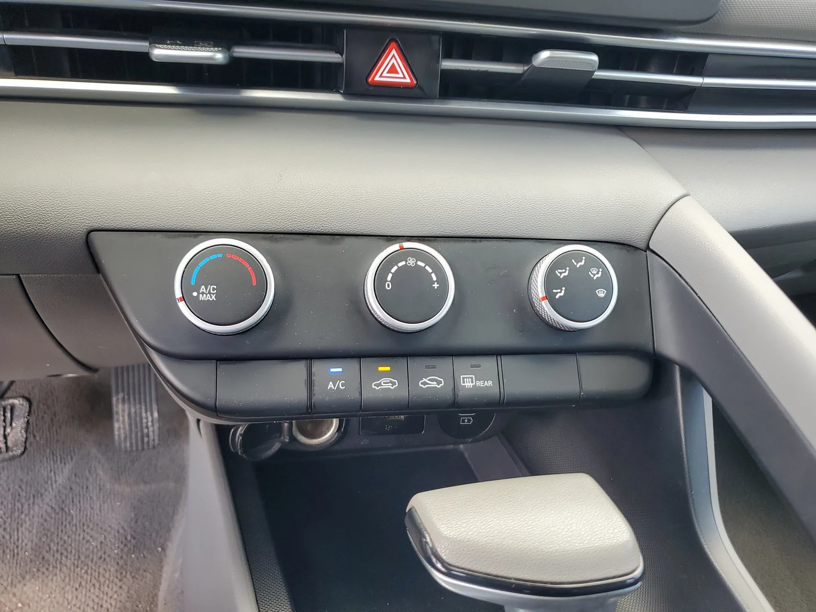 2024 Hyundai Elantra SE photo 22