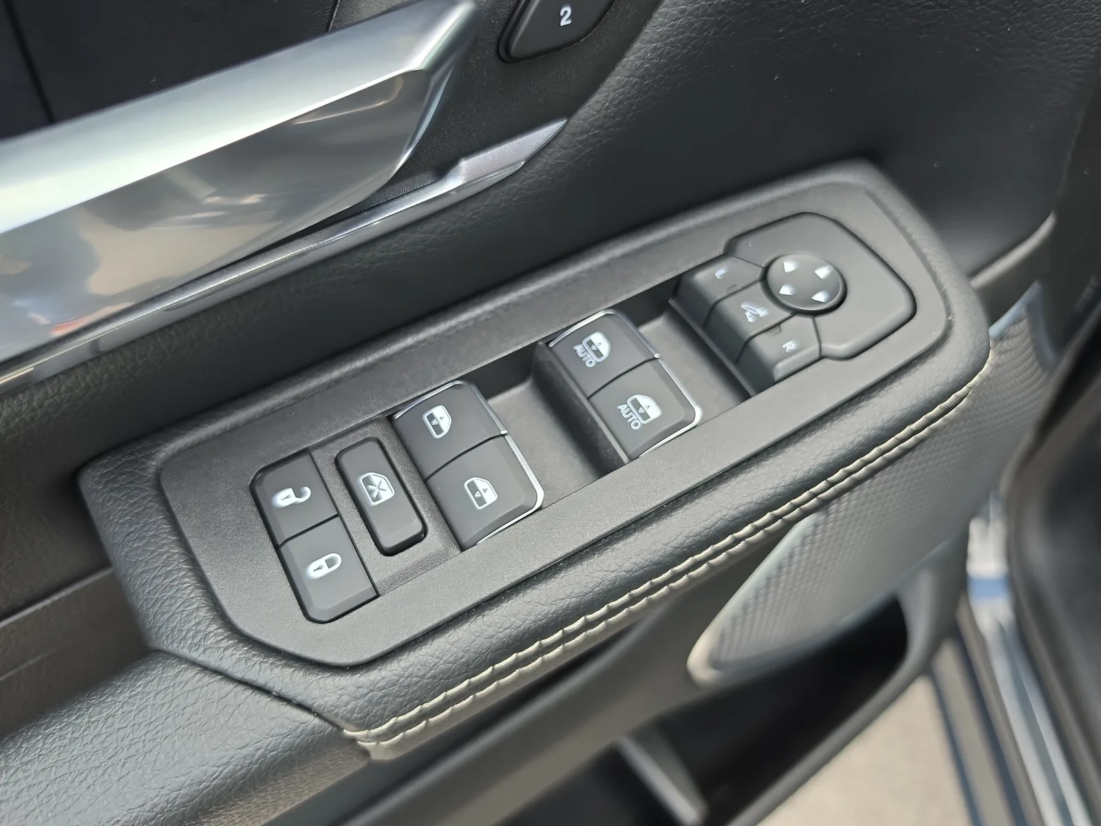 2026 RAM 1500 Laramie 4WD photo 21