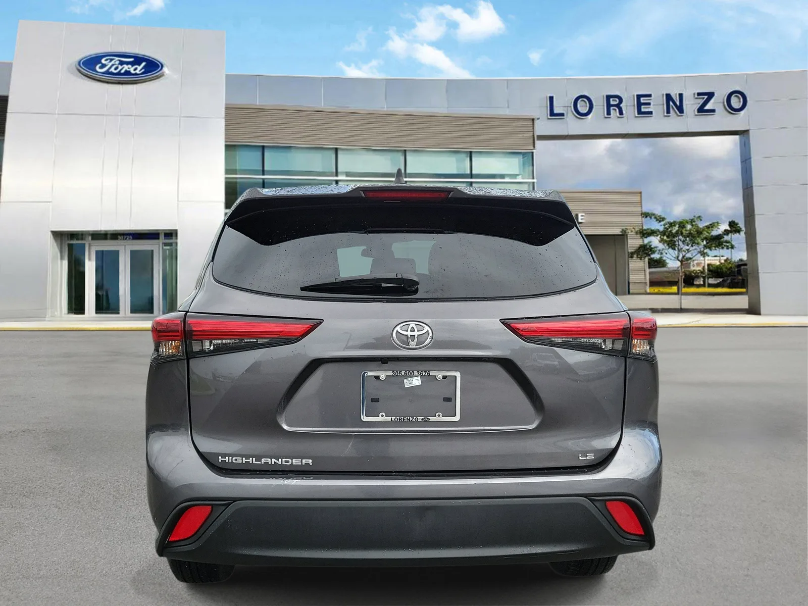 2023 Toyota Highlander LE photo 6