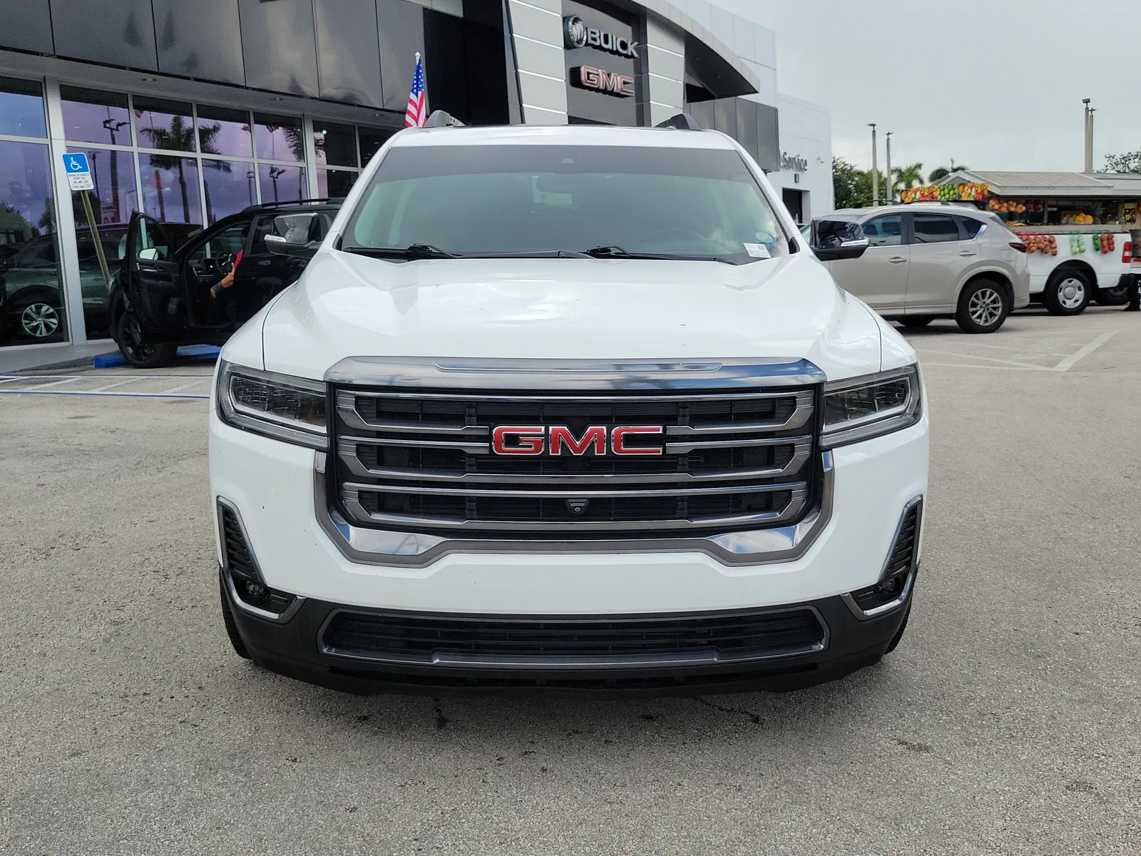2023 GMC Acadia AT4 photo 2