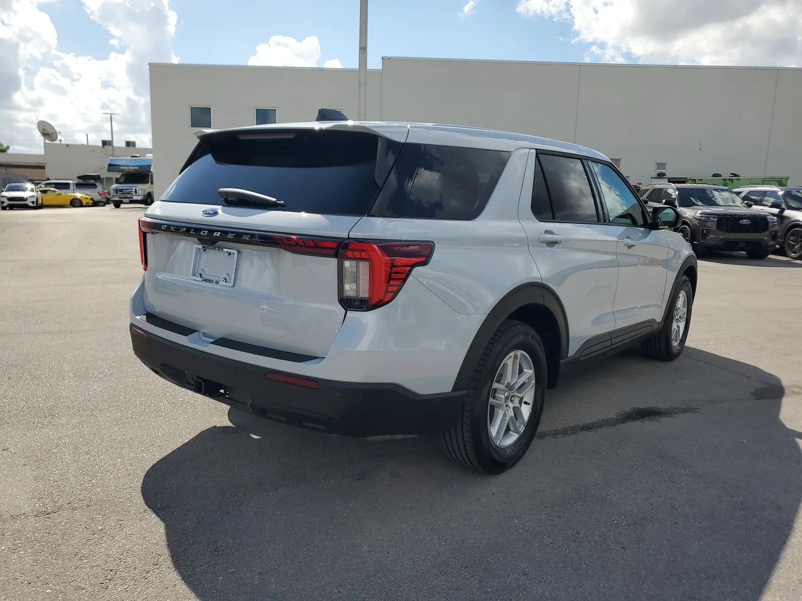 2026 Ford Explorer Active w/100A Pkg photo 5