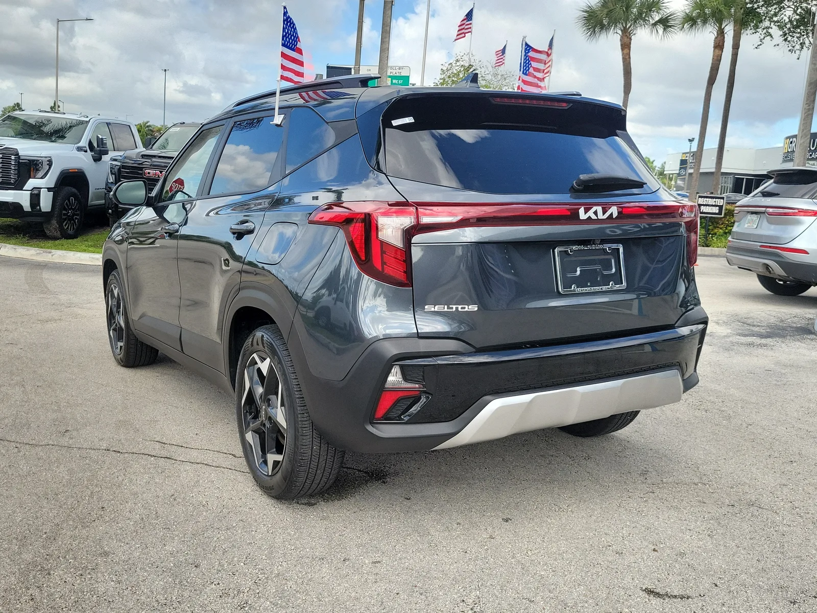 2025 Kia Seltos S photo 7