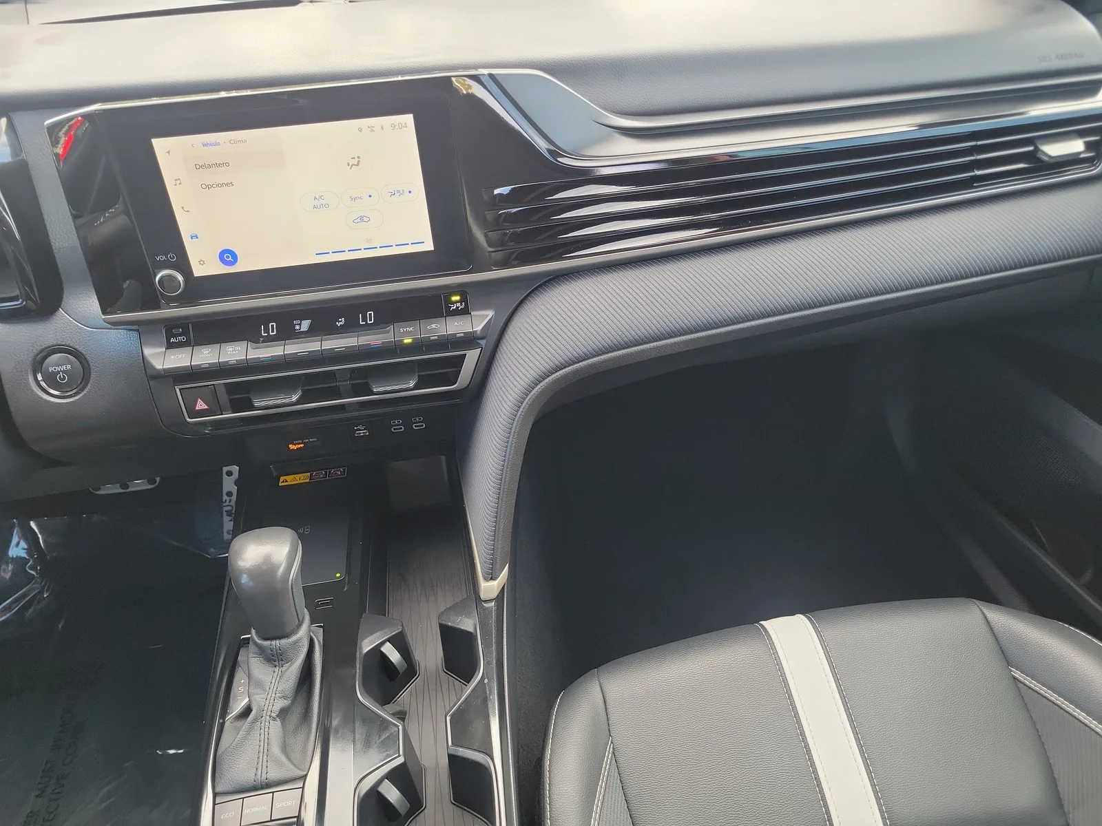 2025 Toyota Camry SE photo 17