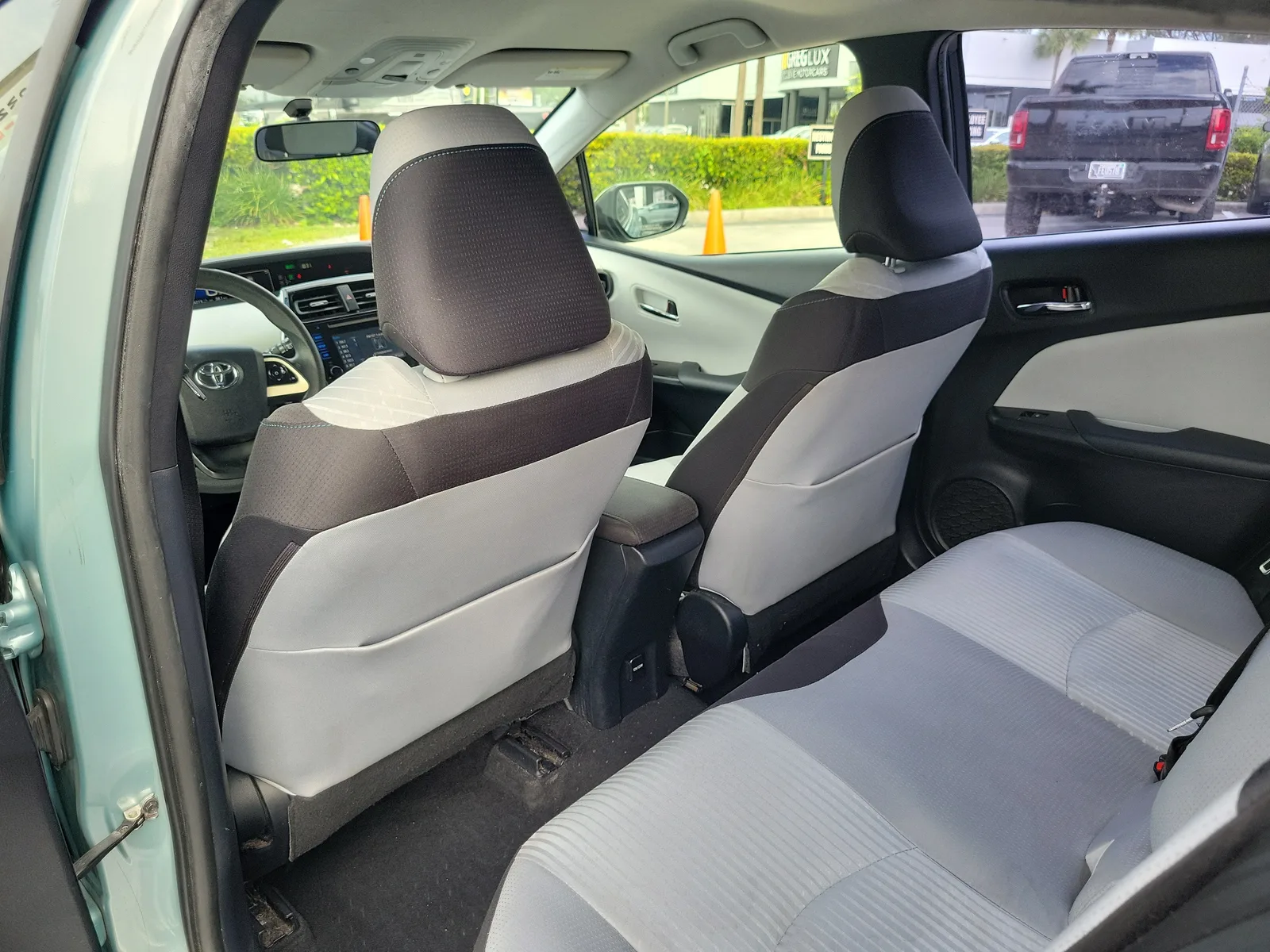2016 Toyota Prius Two photo 13