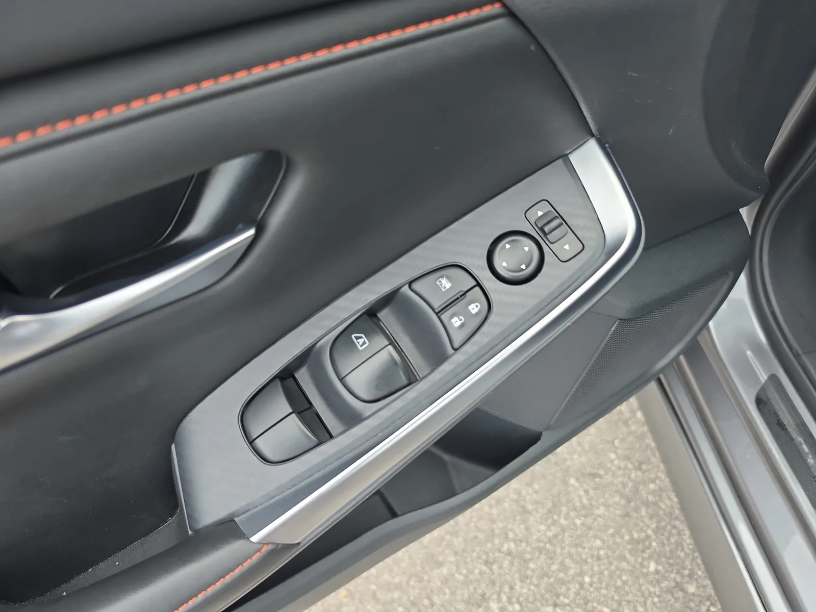 2025 Nissan Sentra SR photo 23