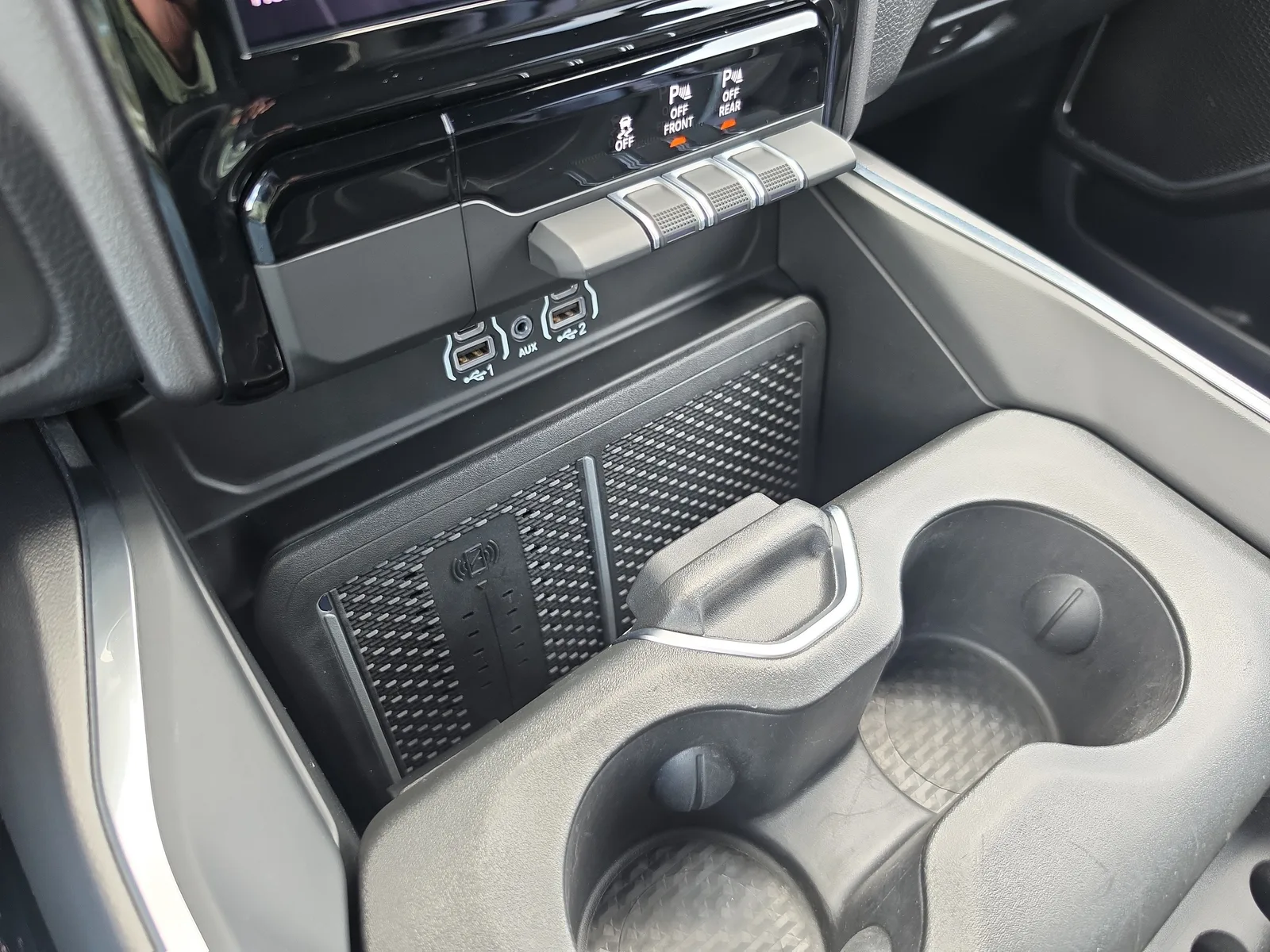 2026 RAM 1500 Laramie 4WD photo 19