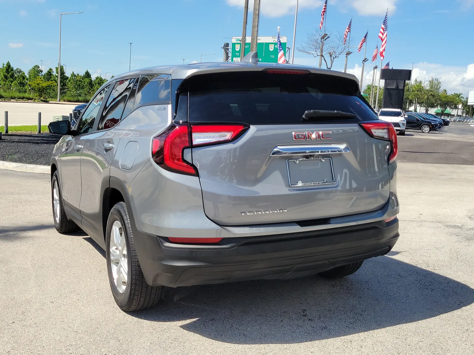 2024 GMC Terrain SLE photo 7