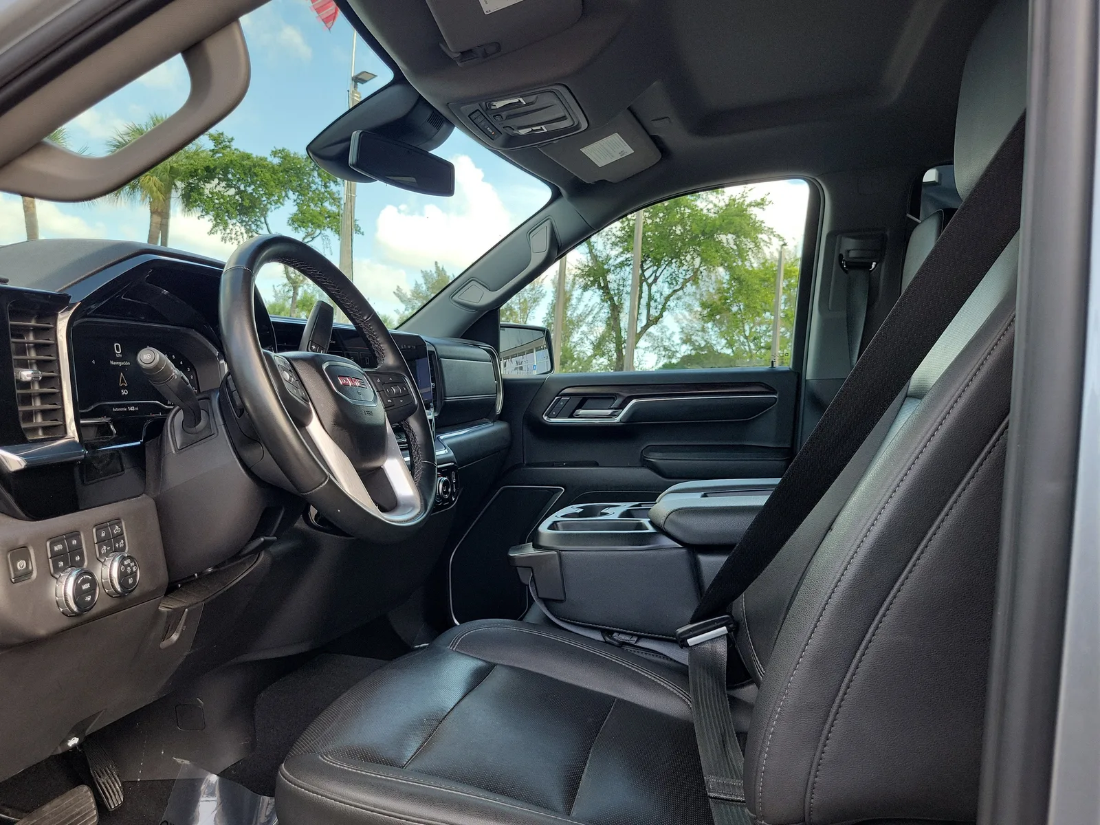 2024 GMC Sierra 1500 SLT photo 15
