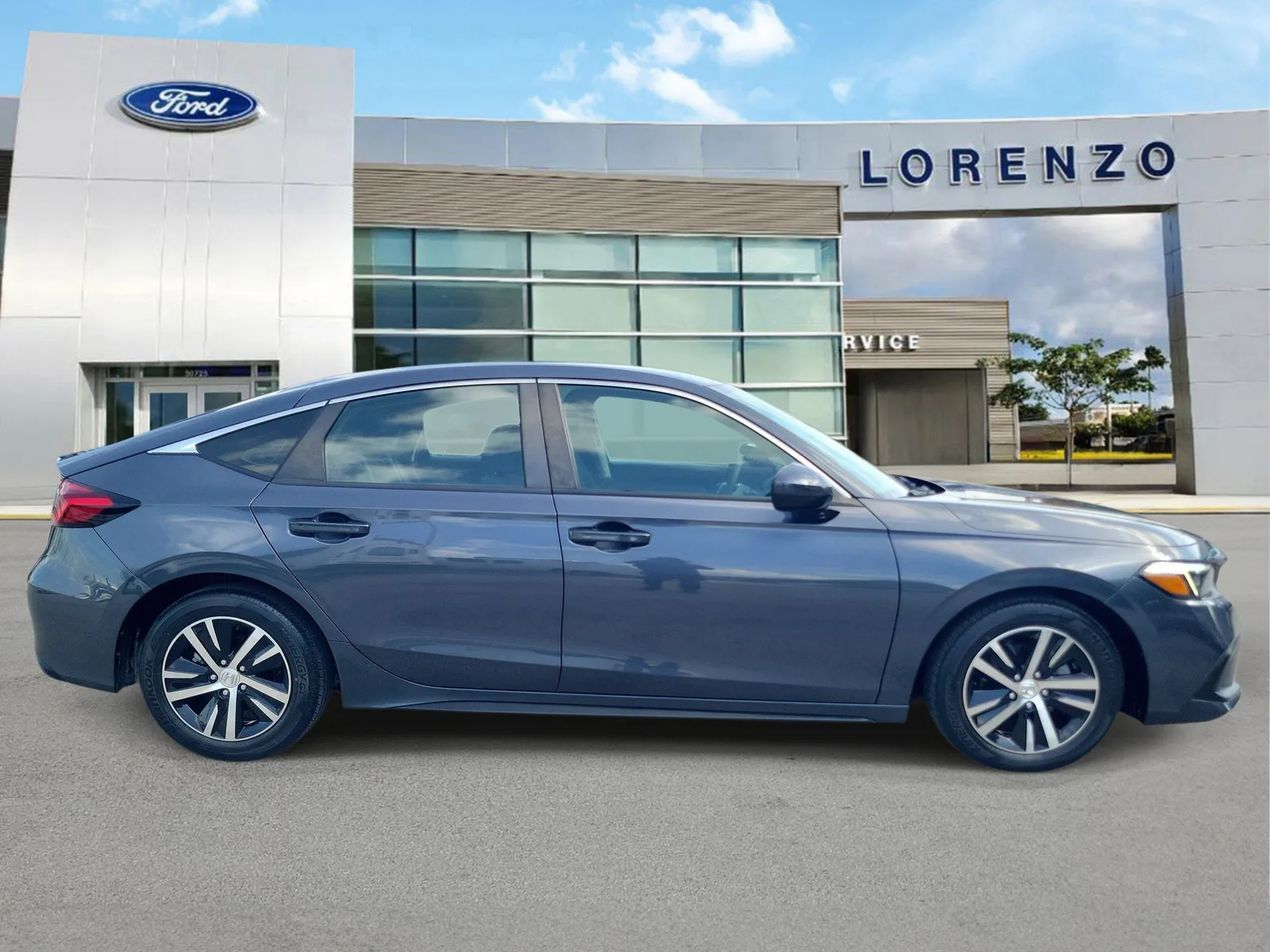 2024 Honda Civic Hatchback LX photo 4