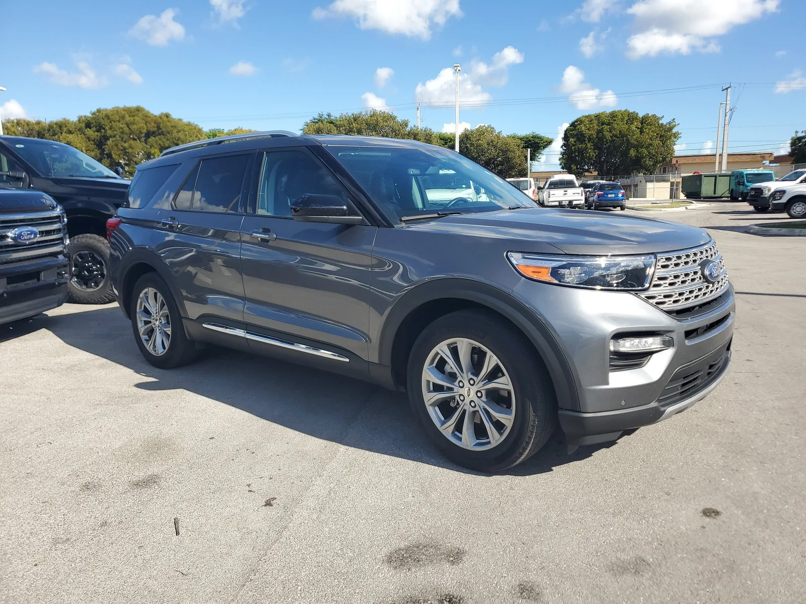 2023 Ford Explorer Limited photo 3