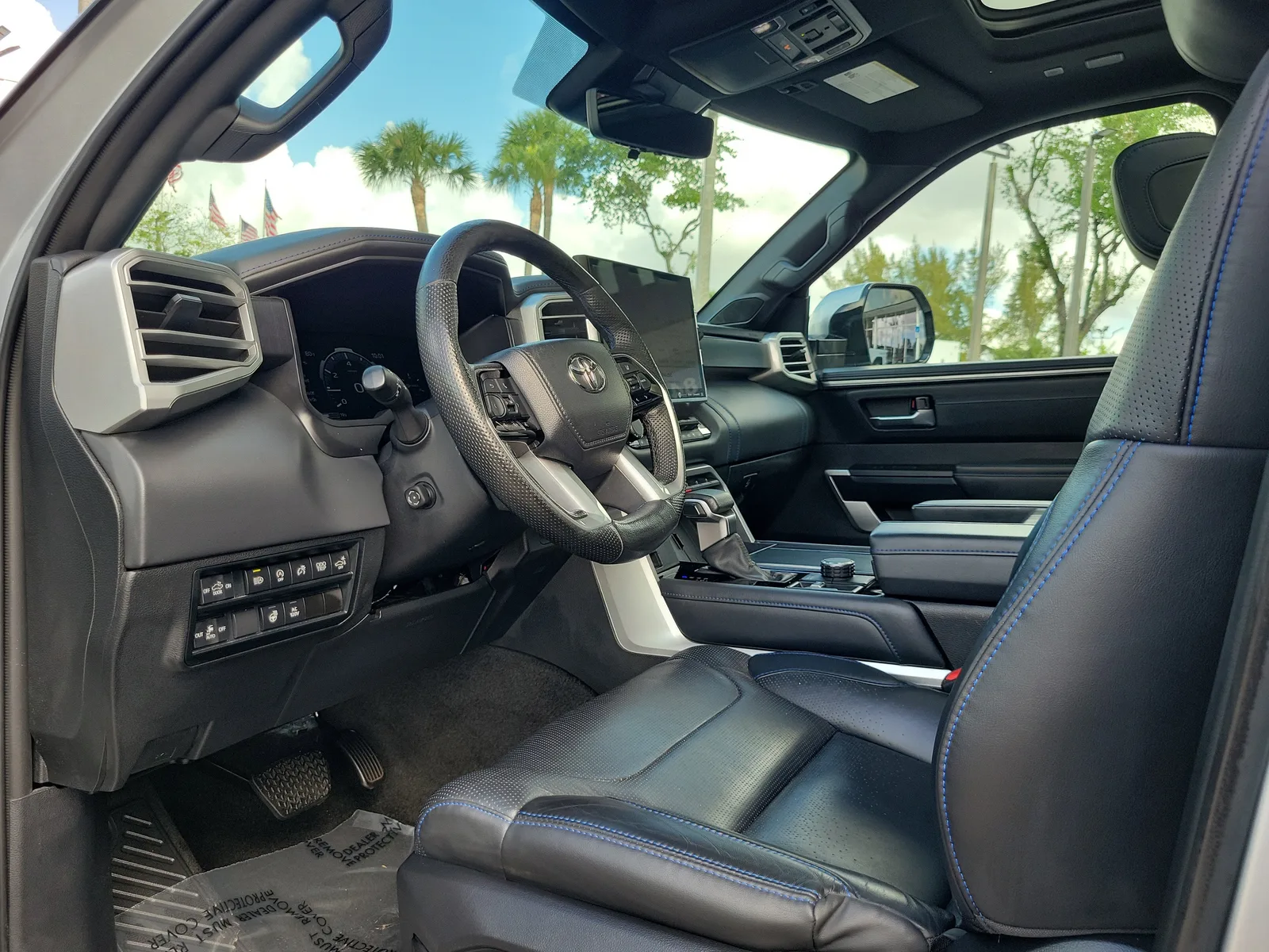 2023 Toyota Tundra 4WD Platinum photo 9