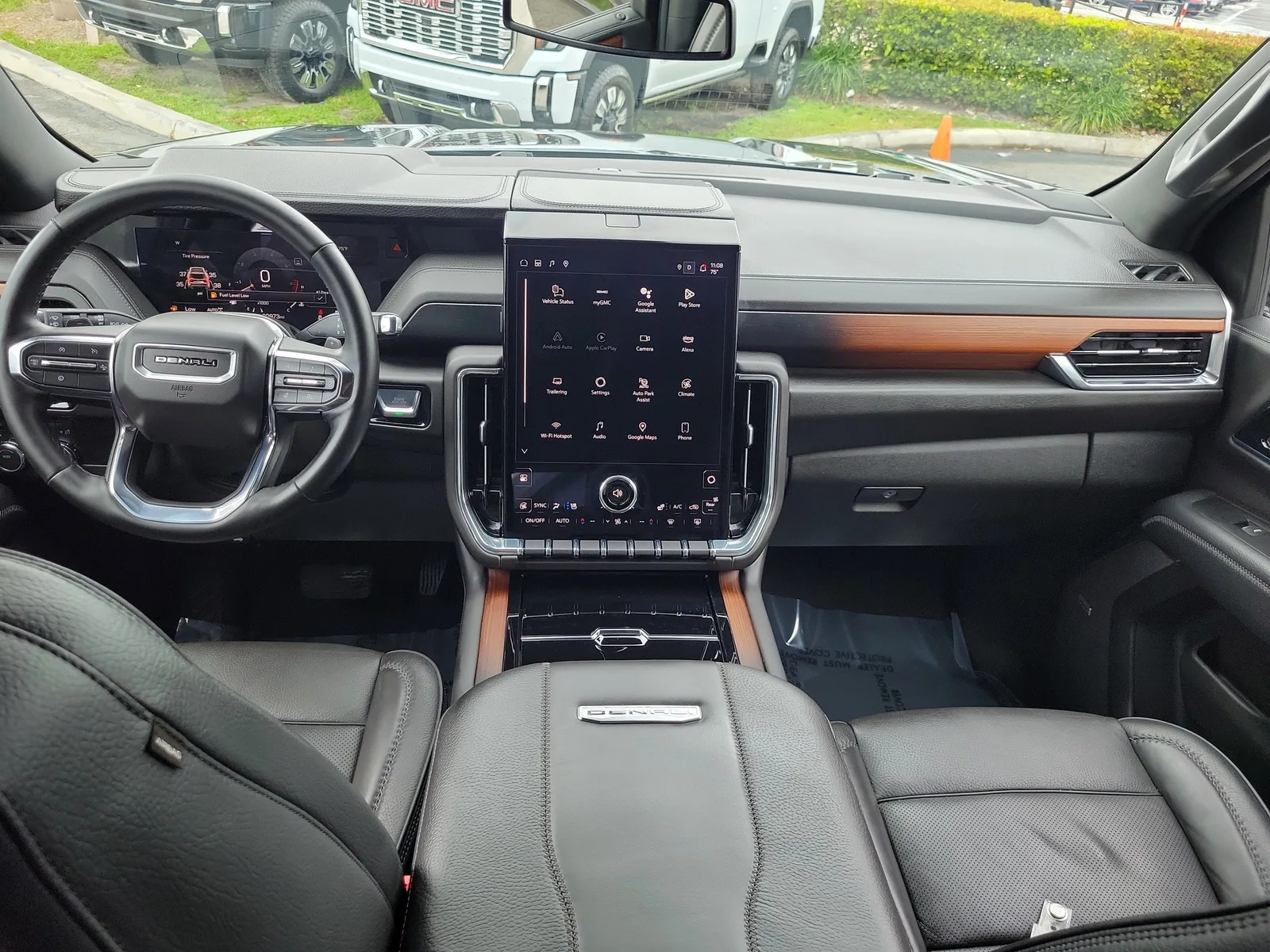 2025 GMC Yukon Denali photo 17