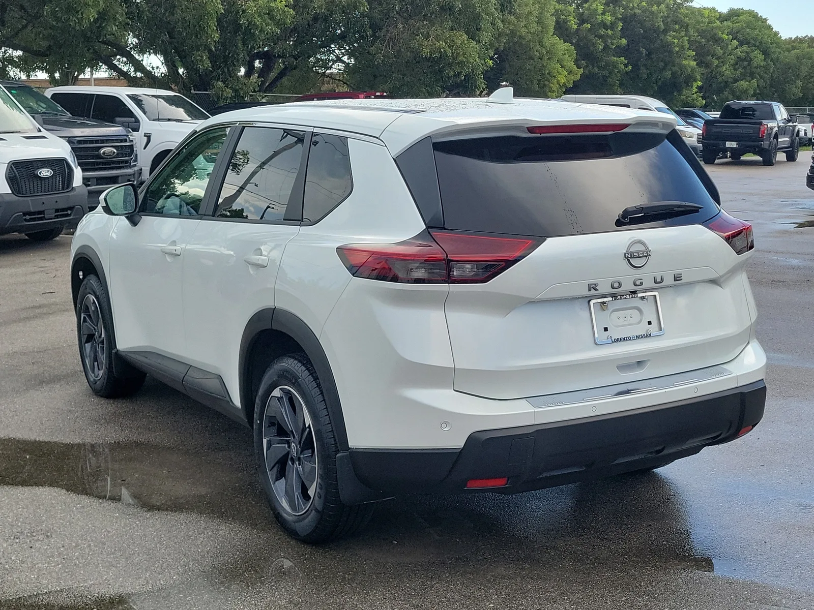 2025 Nissan Rogue SV photo 7