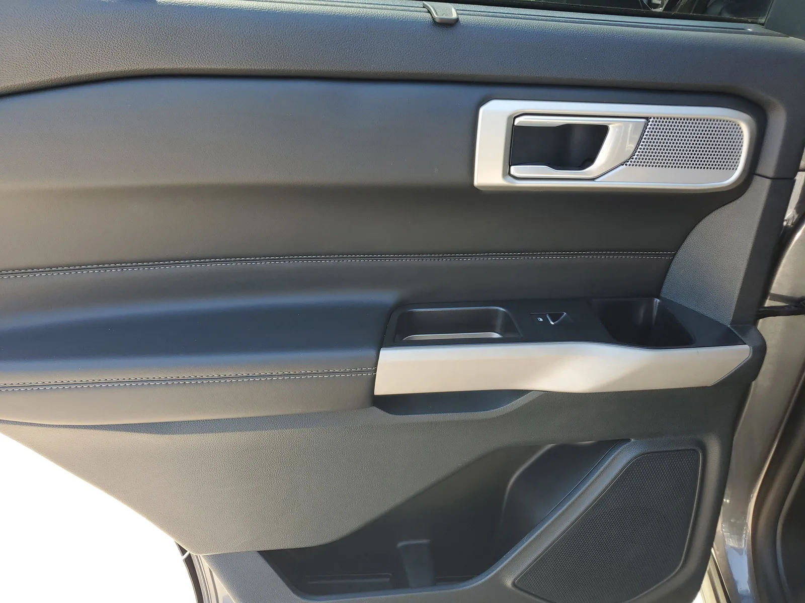 2023 Ford Explorer Limited photo 31