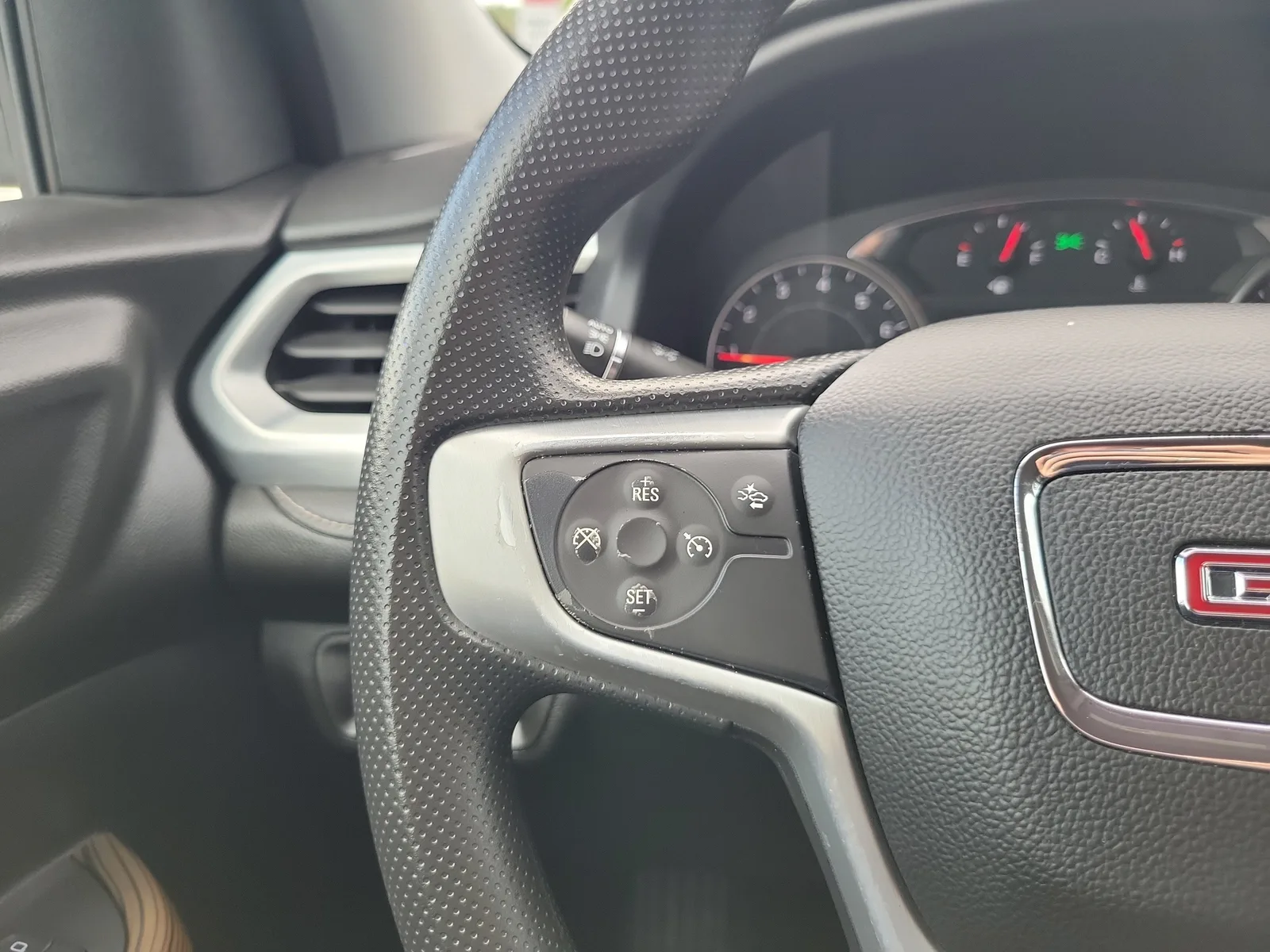2023 GMC Acadia SLE photo 19