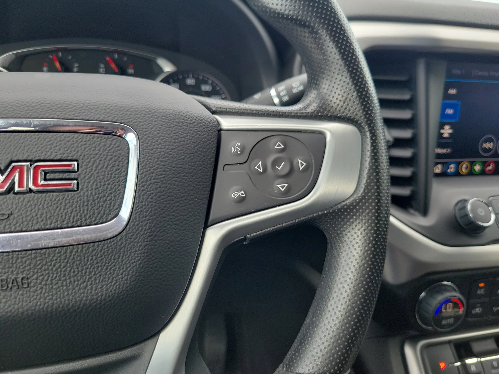 2023 GMC Acadia SLE photo 19