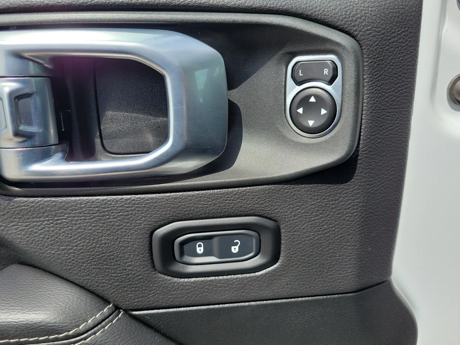 2023 Jeep Wrangler 4xe Sahara 4WD photo 27
