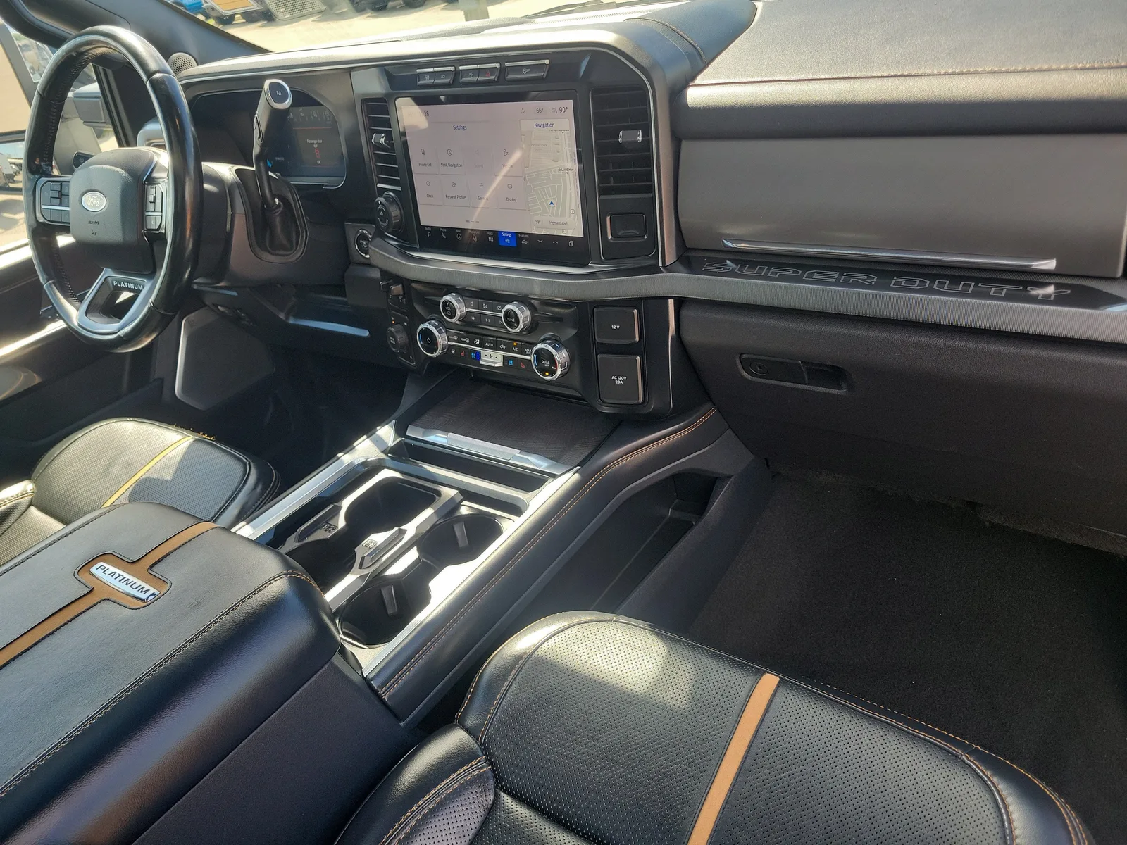 2024 Ford Super Duty F-350 DRW Platinum 4WD photo 18