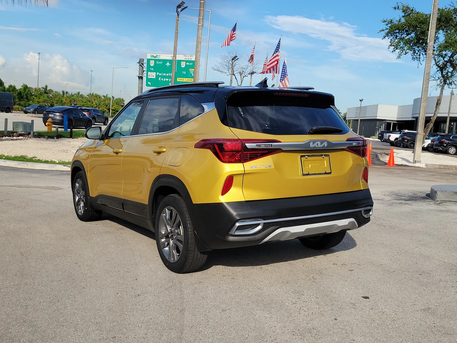 2023 Kia Seltos S photo 7
