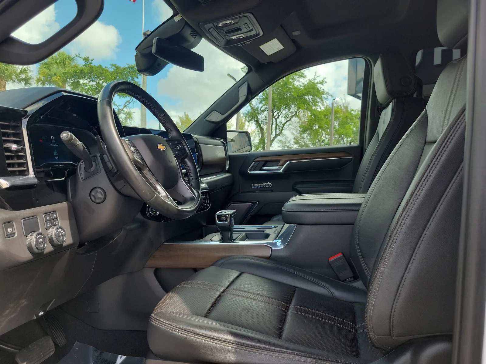 2023 Chevrolet Silverado 1500 High Country photo 12