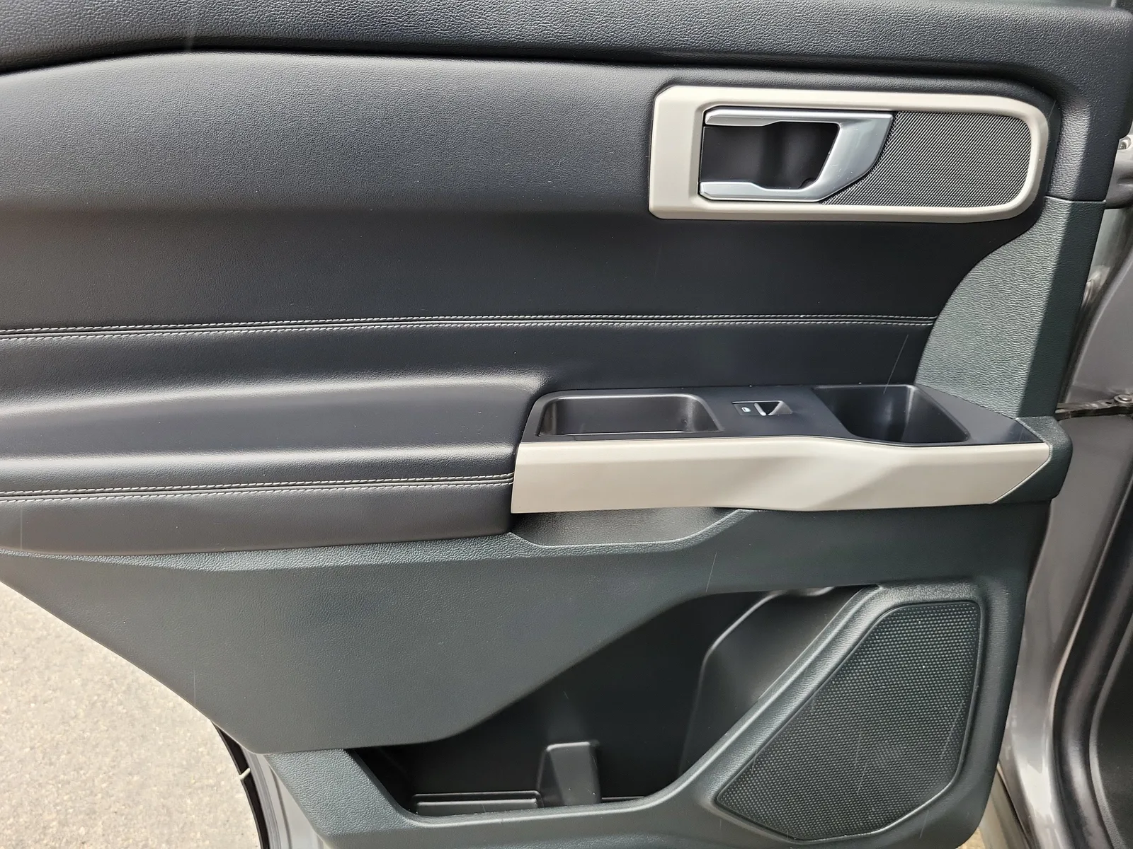 2024 Ford Explorer XLT photo 30